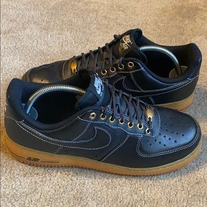 Nike Air Force 1 black with gum sole